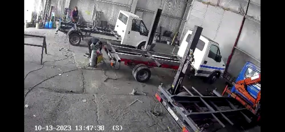 Bena basculabila Mitsubishi L200 TOYOTA Hilux MAZDA BT Mercedes iveco