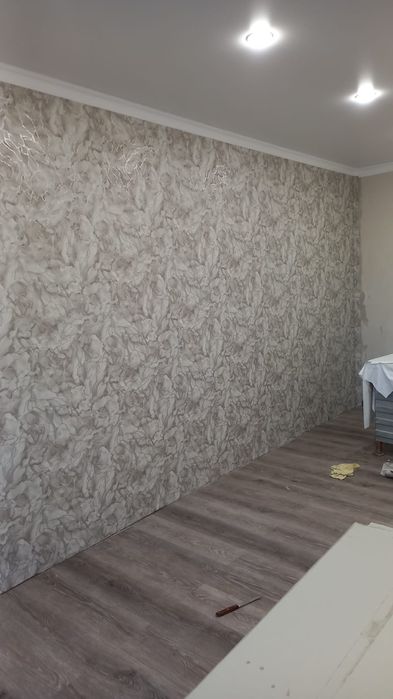 Поклейка обоев аккуратно