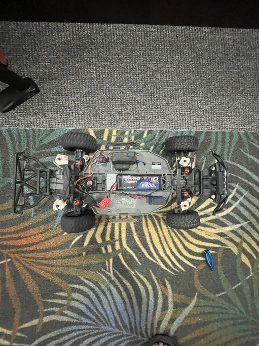 Vand sau schimb masinuta traxxas slash 2wd RTR modificat
