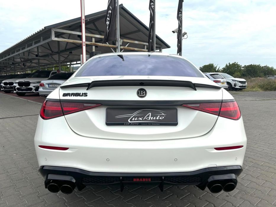 Кола под наем Мерцедес S класа лимозина