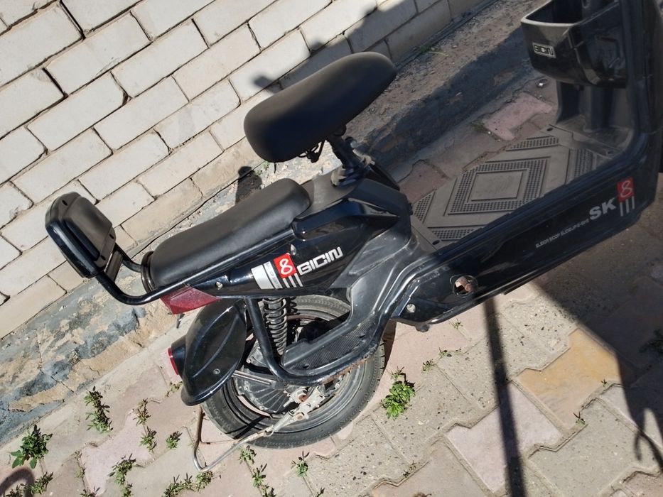 Продам скутер новый