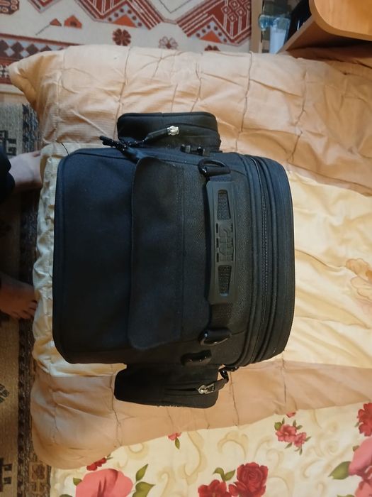 Vând, tank rucsac ,cutie , top case GIVI