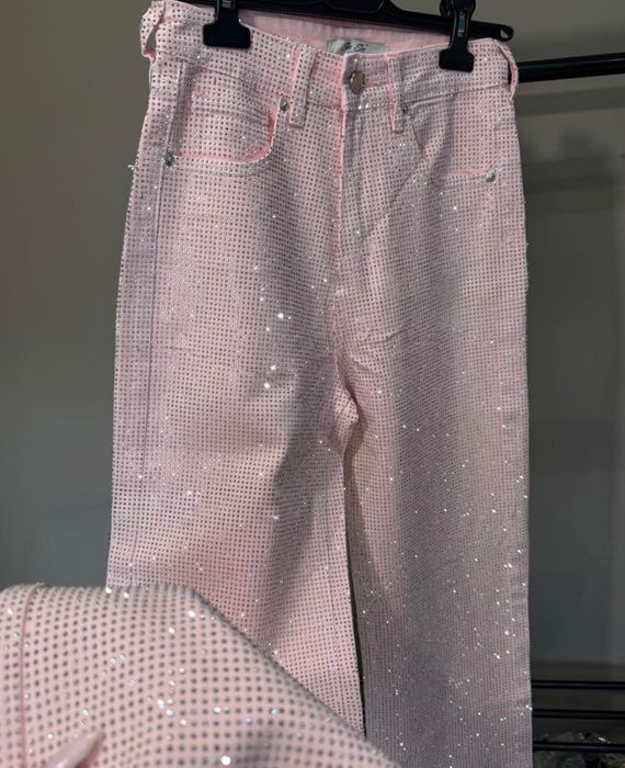 Продавам дънките защото са ми големи не са обувани и носени