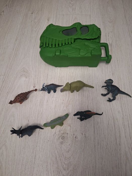 Lot dinozauri plis cutie depozitare.