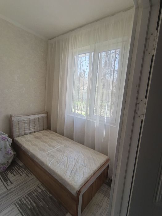 Чиланзар 16. Срочно Продаю 1 переделенная в 2 х. 1 этаж