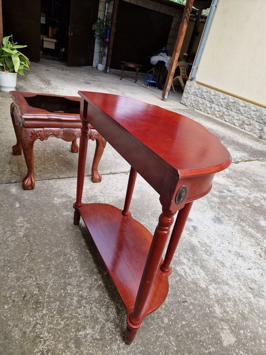 Прекрасна антикварна английска конзолна масичка