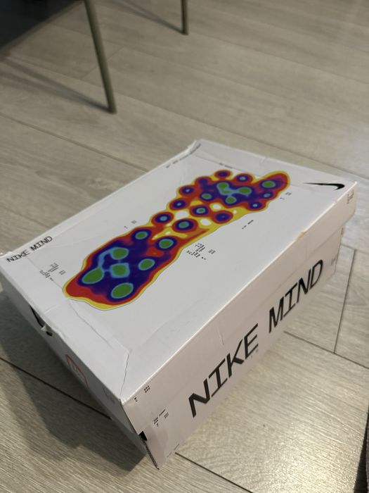Продам новые кроссовки Nike