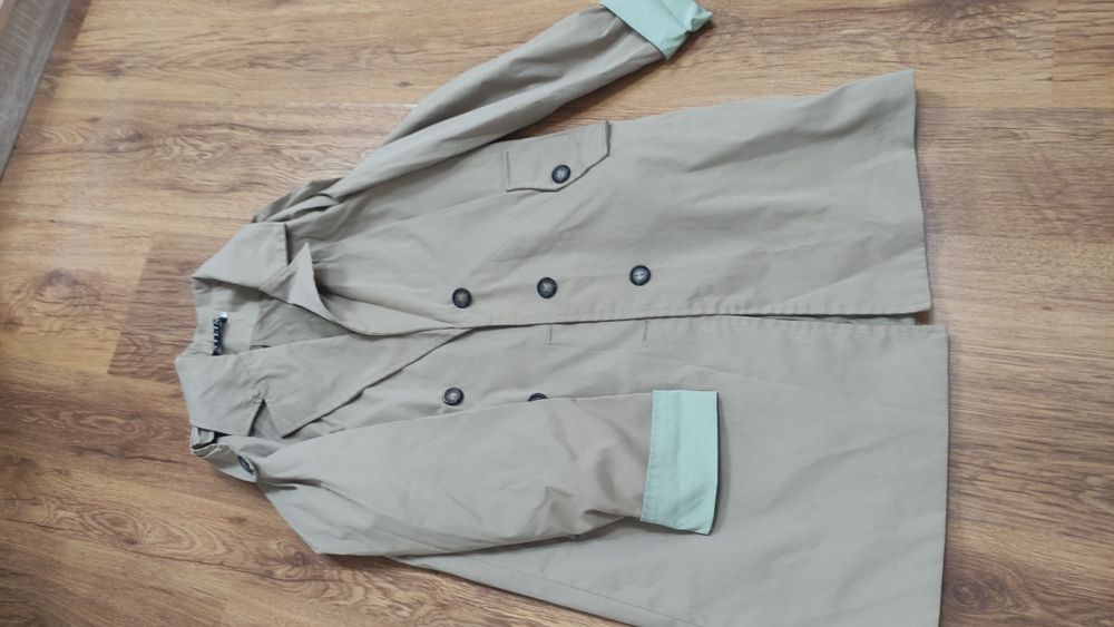 Продам куртка и тренч на 10-лет