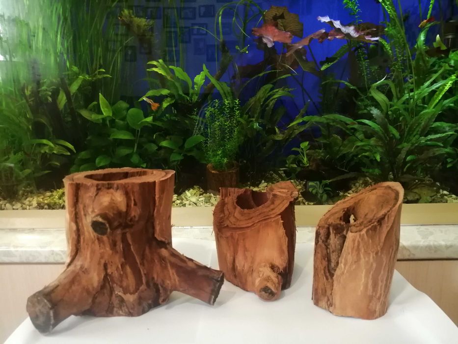 Коряги и трубки для сомов  в аквариум.