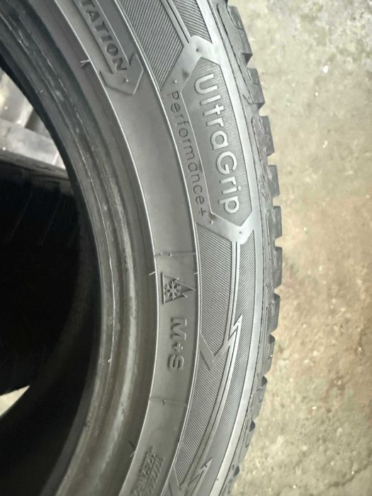 2x Anvelope iarna 215/55 R17 - GoodYear Ultra Grip Performance +