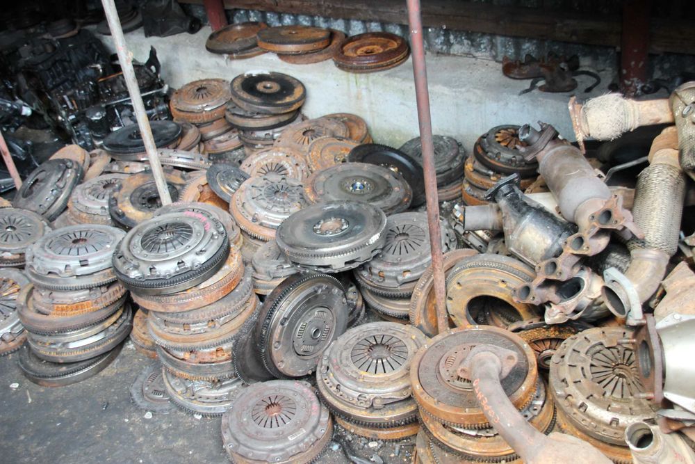 Демпфер, съединител и маховец за автомобили