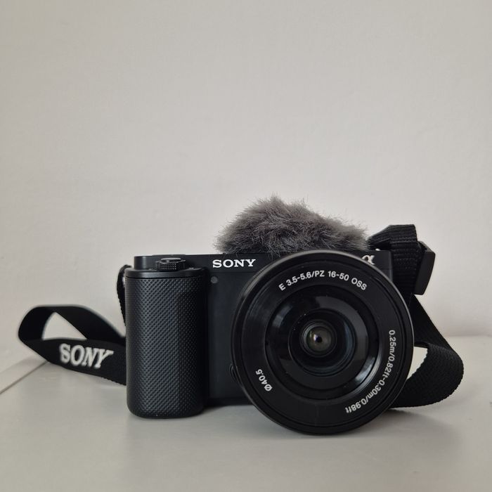 Aparat foto Sony ZV-E10 de vlogging