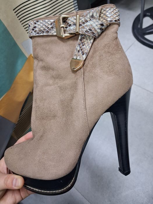 Продам сапоги на каблуке