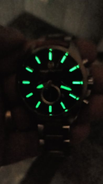 Ceas Sergio Tacchini, negru-auriu, seamănă cu Lorus by Seiko, mecanism japonez, masiv, metalic, greutate 150 grame