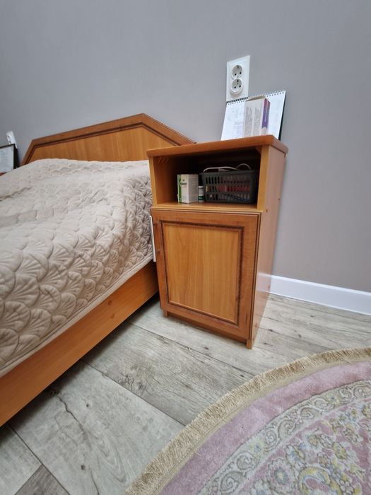 Кровать двуспальная с матрасом