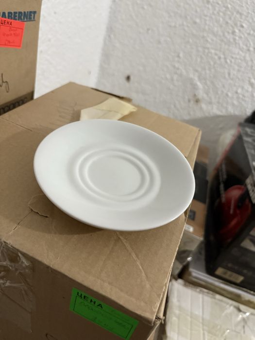 Посуда стаканы, тарелки