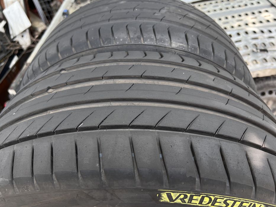 225/40/18 2 броя почти нови летни гуми Vredestein Dot 1724