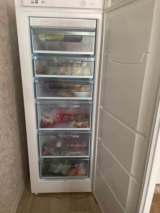 Продам морозильную камеру