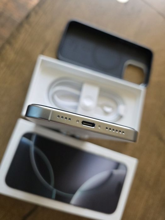 iPhone 16 Pro Max White Titanium 256GB Гаранция