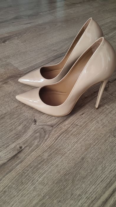 Pantofi cu toc înalt