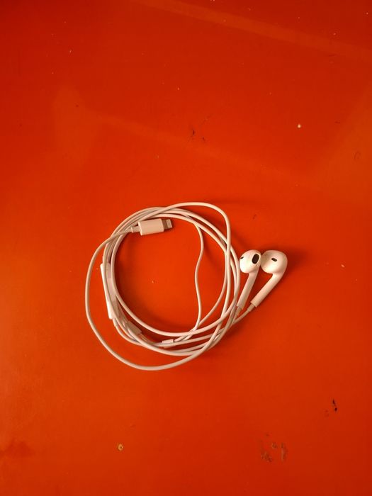 Оригинальные проводные наушники Apple EarPods lightning