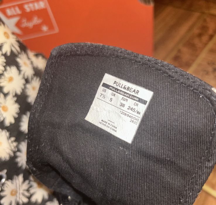 Женские кроссовки