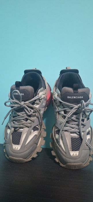 Продавам Balenciaga track LED