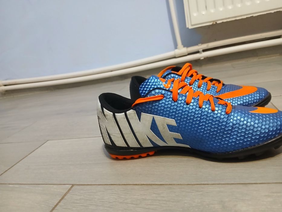 Ghete de fotbal Nike mercurial