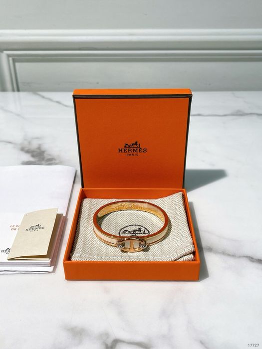 Дизайнерска дамска гривна New Season