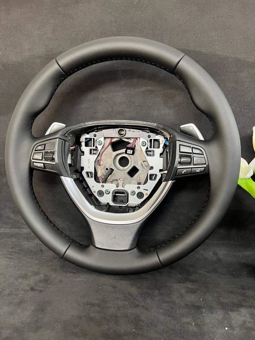 Volan BMW Seria 5 F10 cu Padele reconditionat