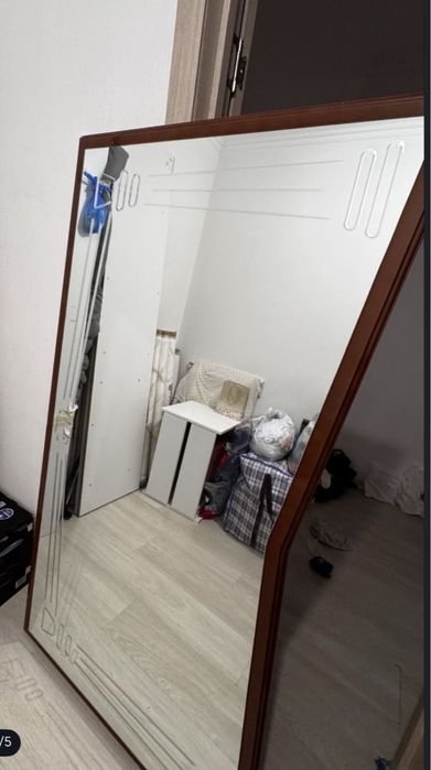 Гостиный стол с зеркалом