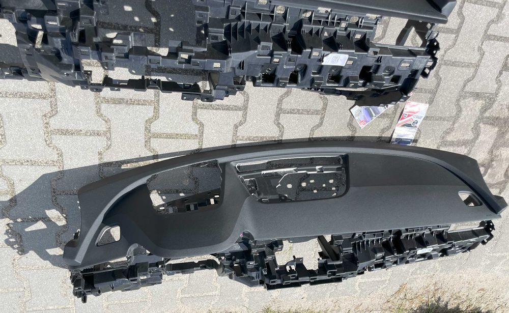 Skoda Superb model 2025 - plansa de bord cu sau fara HUD - kit airbag