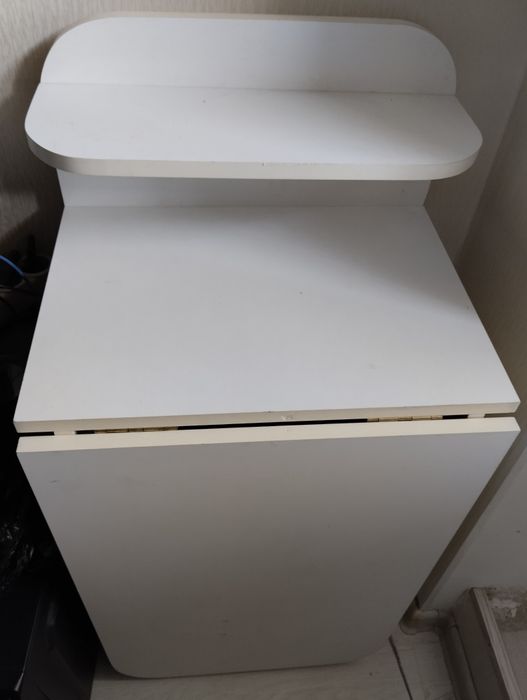 Маникюрный стол продам