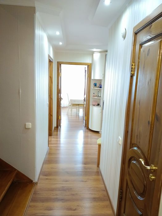 Продам двухэтажную 5 комн. квар. 1 - 80- 6 этаж