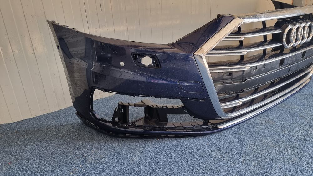 Doar grila din Bara fata audi a8 4n grila