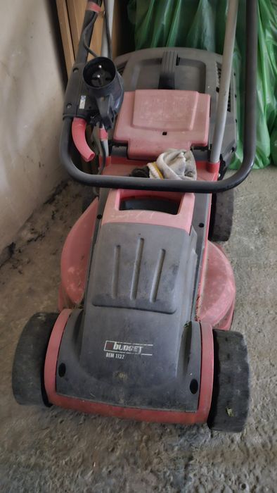 Mașină de tuns iarba  electrica