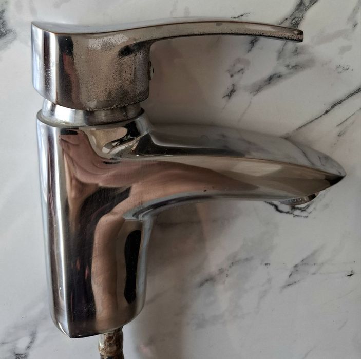 Продаётся смеситель (кран)со шлангами в отличном состоянии,фирма ROSSI