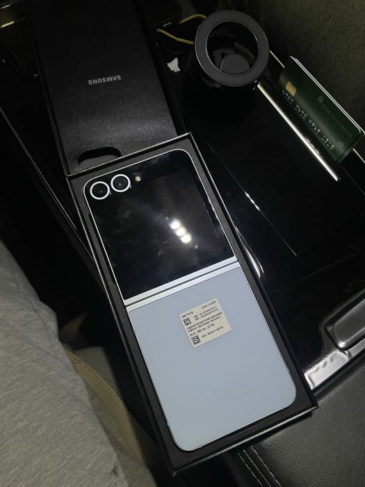 Samsung Galaxy z flip 6 12/512Gb