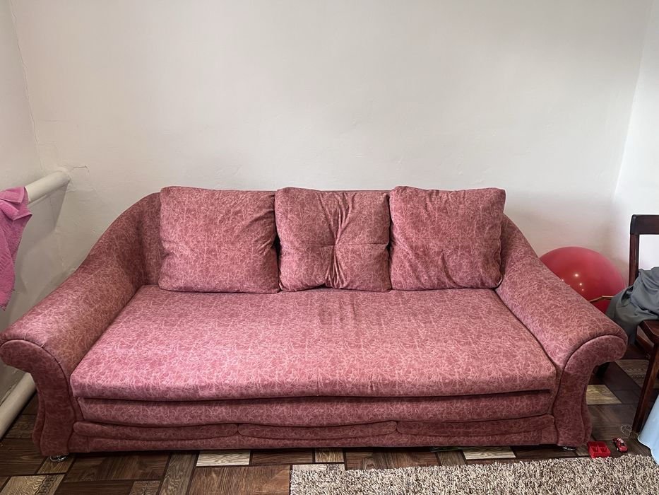 Срочно продам два дивана + кресло