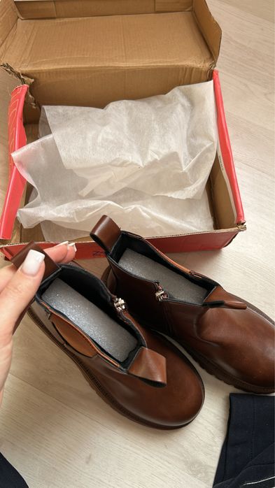 Продаю новую детскую обувь