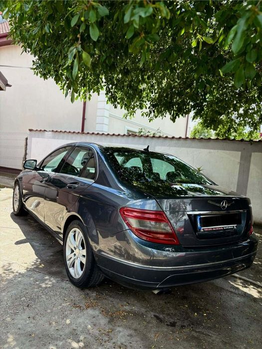 Vând Mercedes C200