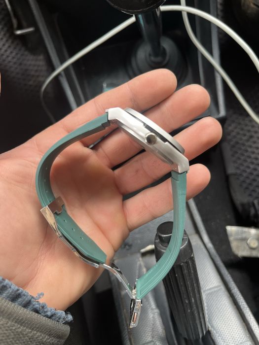 Продам часы почти новые