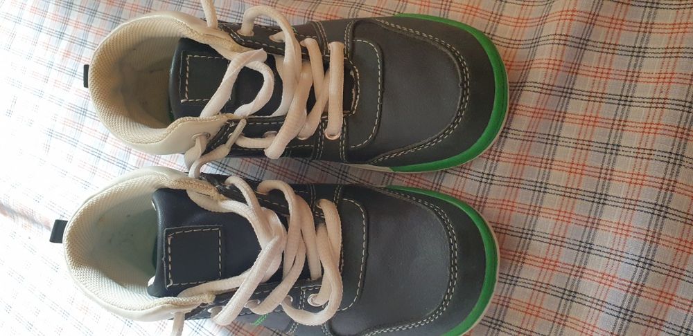 Нови спортни обувки