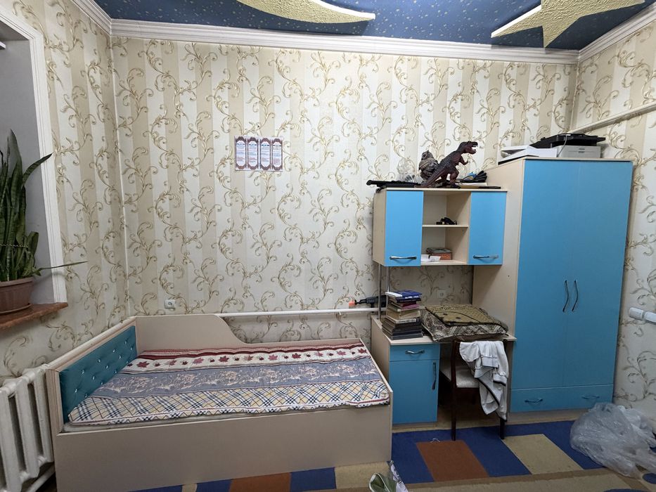 Детский кроват и шкаф