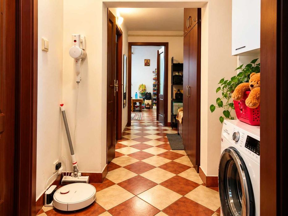 Urgent Direct proprietar vand apartament spațios cu 2 camere ultracentral în Otopeni Strada Floare de Cais, zonă liniștită, cu verdeață și acces rapid