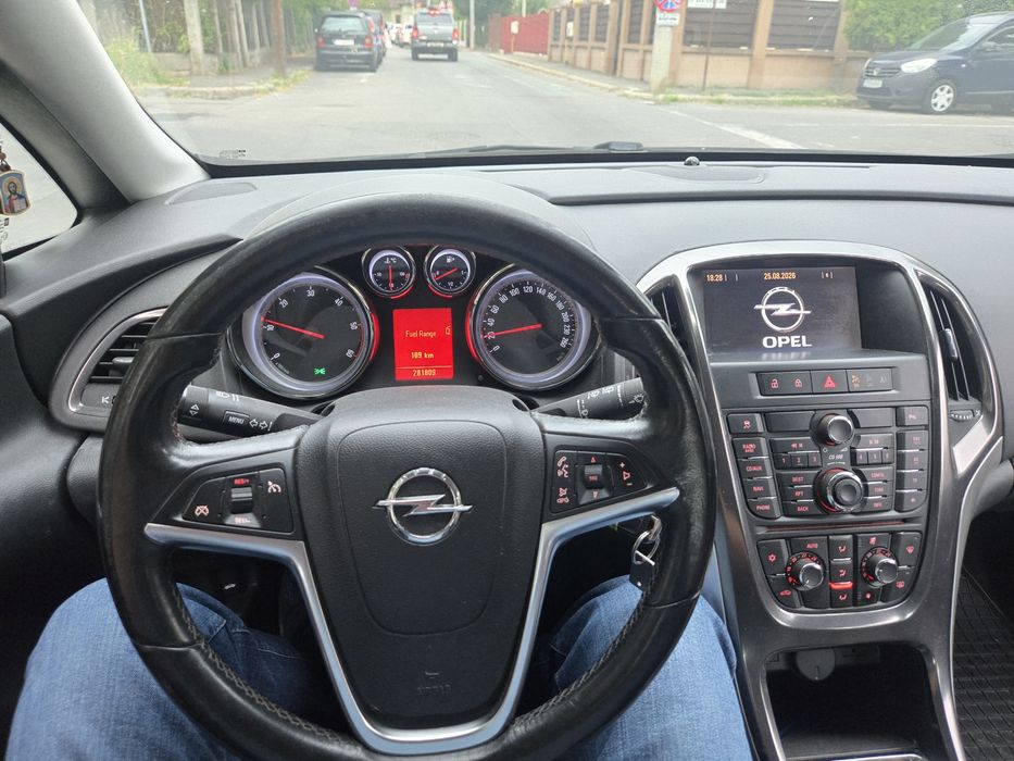Vand Opel Astra J Urgent
