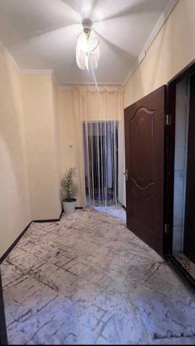 Юнусабад-4 квартал 2-3/7/9 общий коридор 58м2 кинотеатр Азия