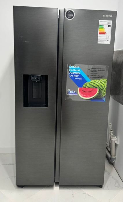 Холодильник с морозильником  Samsung