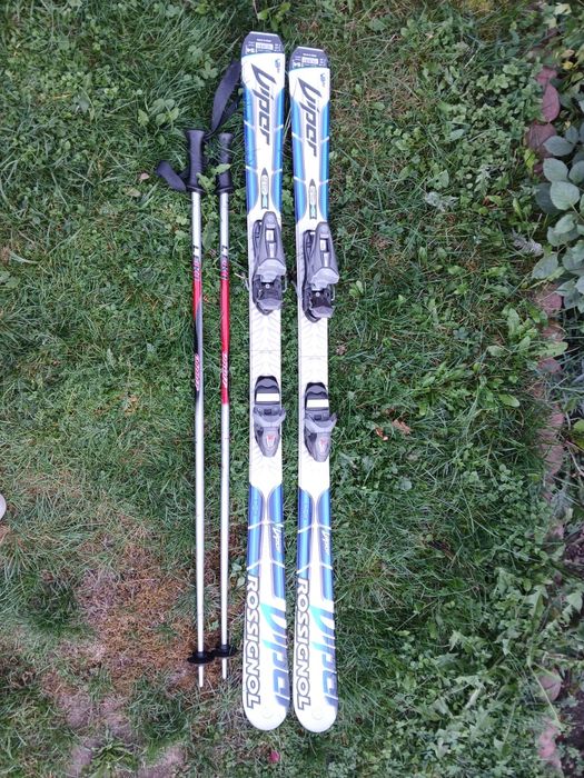 Vand skiuri noi sau echipamente pentru skiat