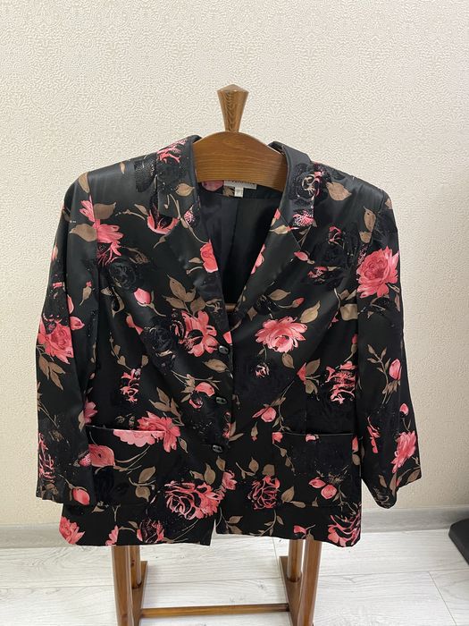 Пиджаки женские, 54 размер